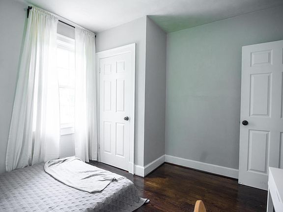 3rd image of 1001 Viewmont St NW