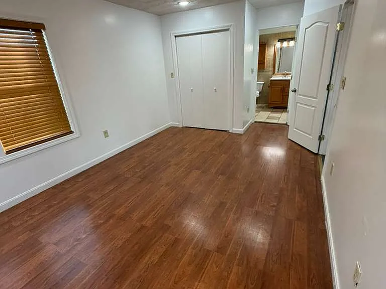 130-132 W Selden St #3 — Photo 5