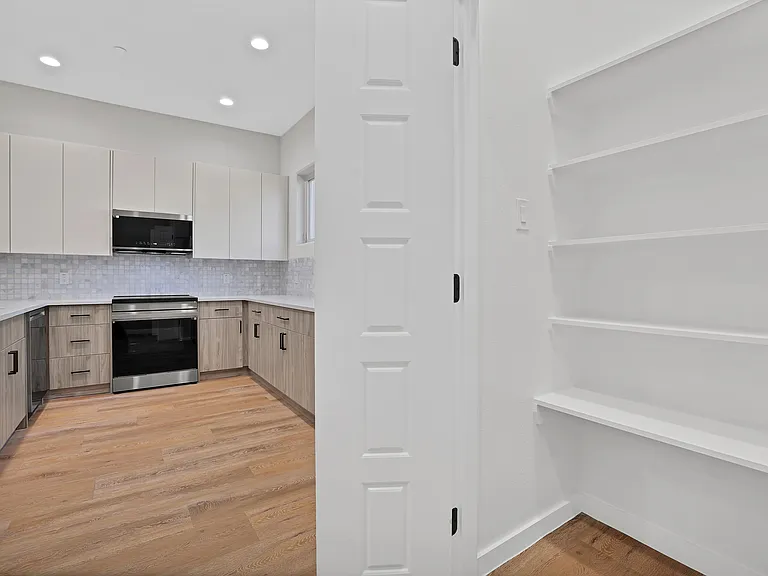 2815 Weisenberger St #201 — Photo 8