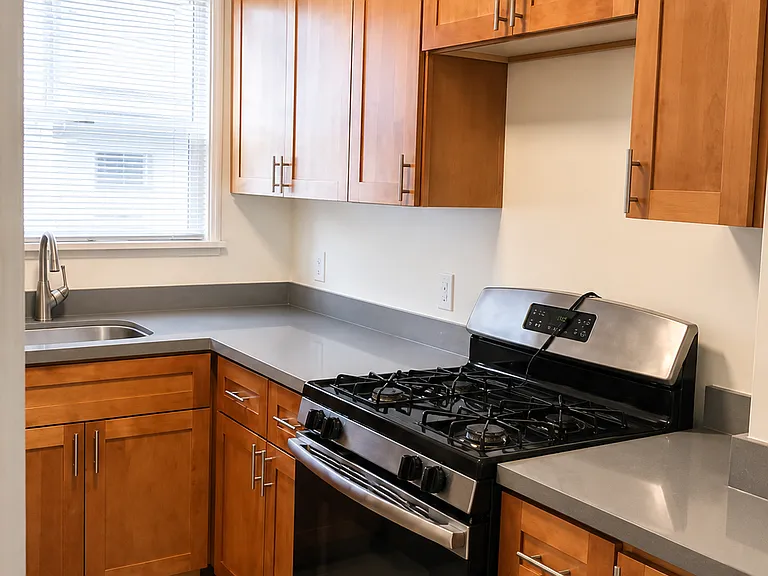 5667 Telegraph Ave #B — Photo 2