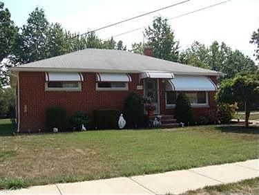 1st image of 613 E 300th St