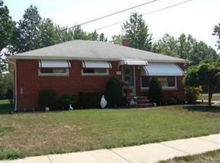 613 E 300th St, Willowick, OH 44095