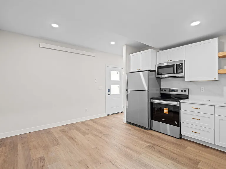71 E Ashley Ave #B — Photo 7