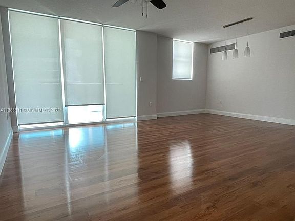 4th image of 31 SE 5th St APT 1511