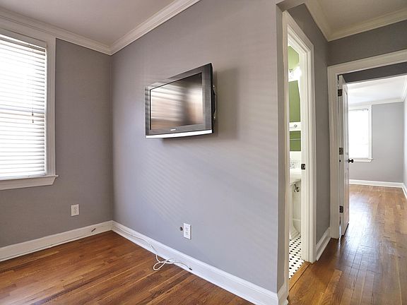 5th image of 922 S Washington St APT 205
