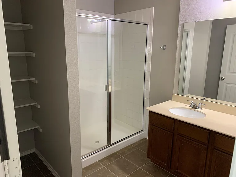 328 Carlyle St — Photo 15