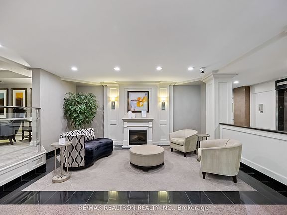 3rd image of 7440 Bathurst St #608