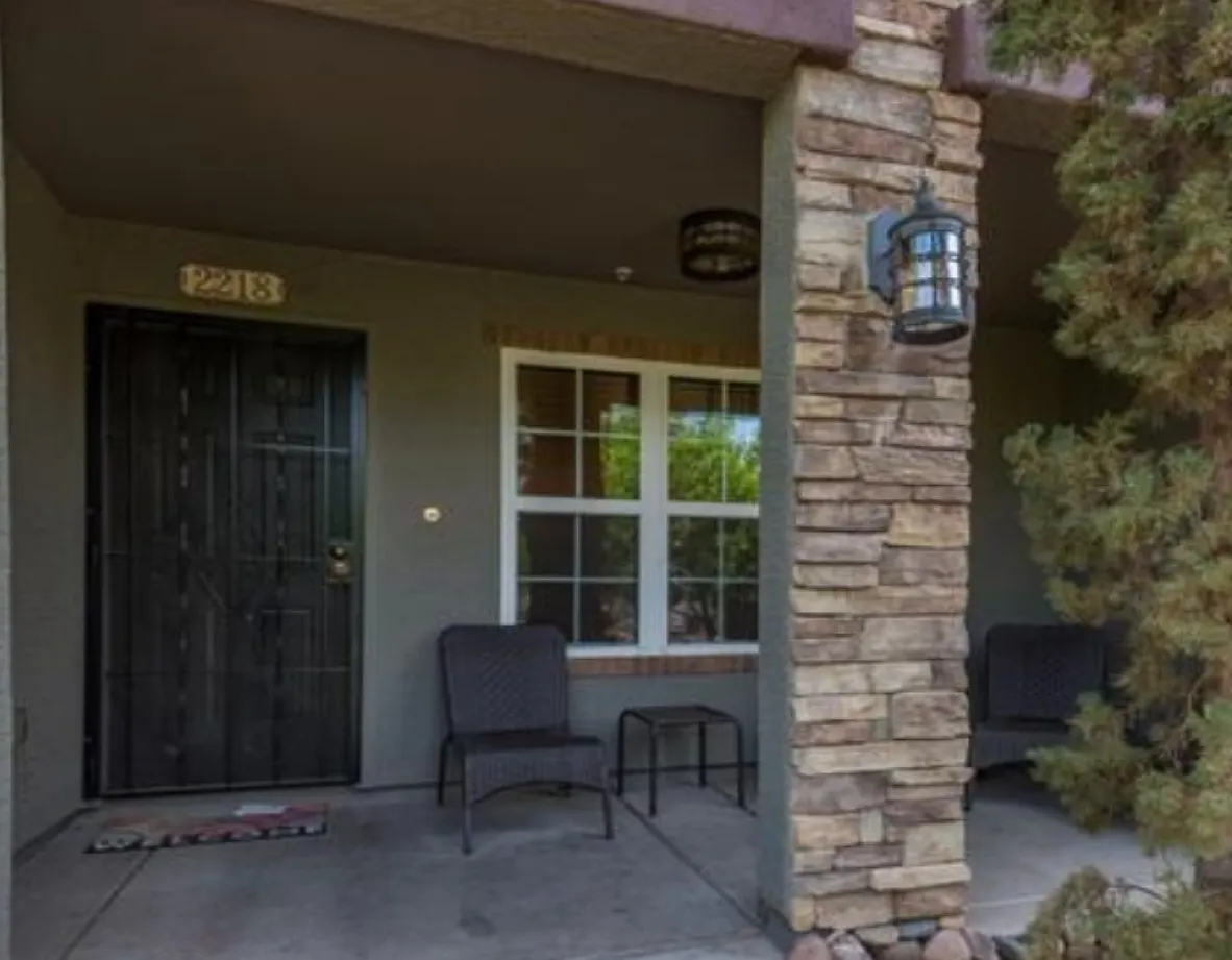 2 bed, 1300 sqft, $1,825 — Photo 2