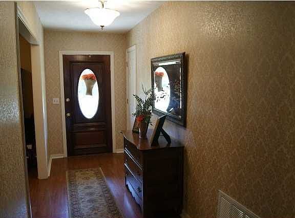 5th image of 42 Peachtree Ln