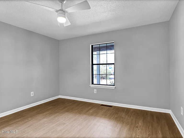 139 Charter Dr — Photo 21