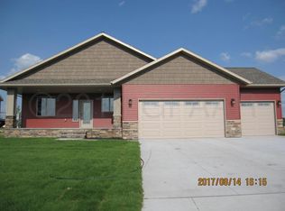 2324 St Andrews Dr, East Grand Forks, MN 56721