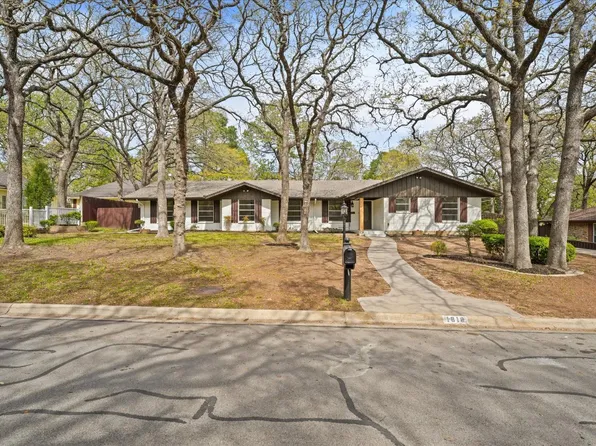 1818 Stonegate Dr, Denton, TX 76205