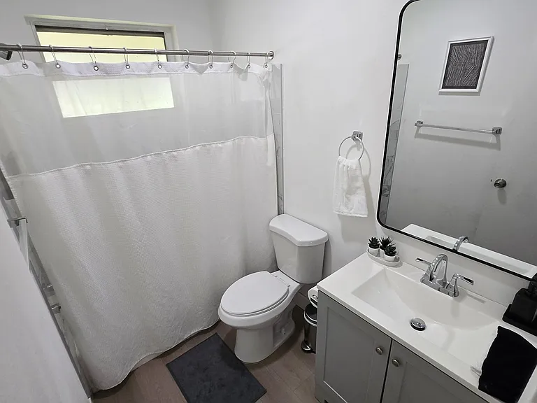 704 NE 8th St #1 — Photo 7