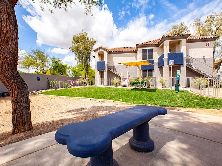 The Retreat Apartments — Photo 18