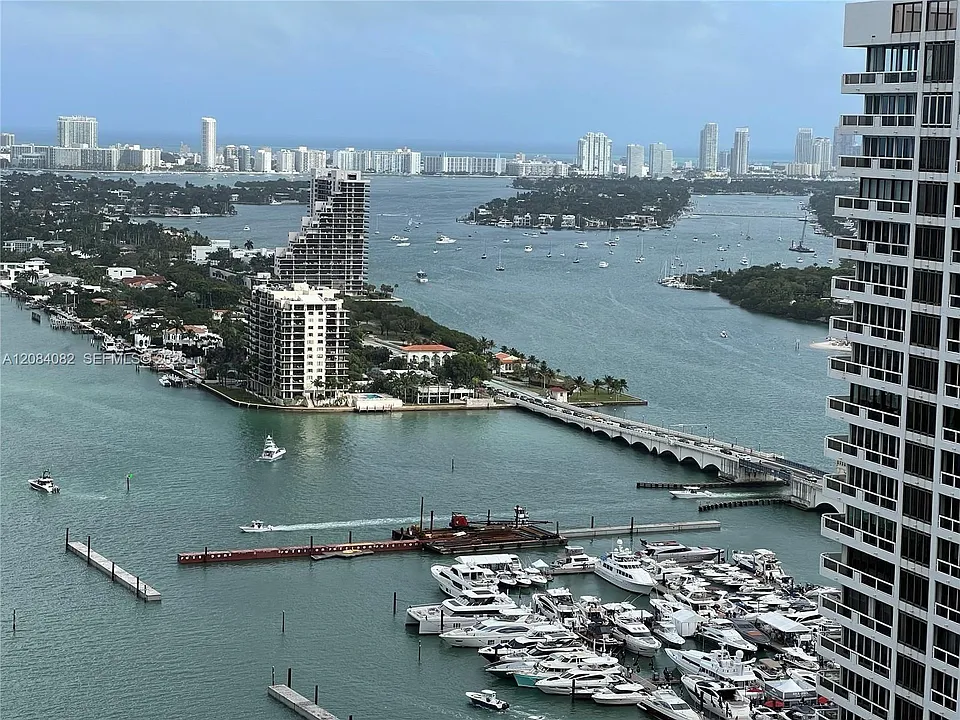 1750 N Bayshore Dr #3402