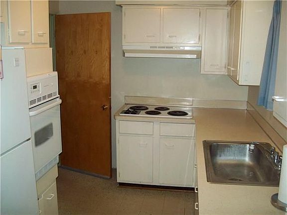 3rd image of 25 Garden Dr