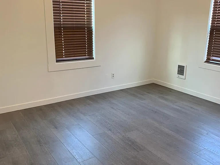2308 Commercial Ave — Photo 9