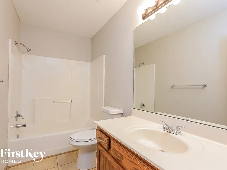 912 Madelyn Dr — Photo 13