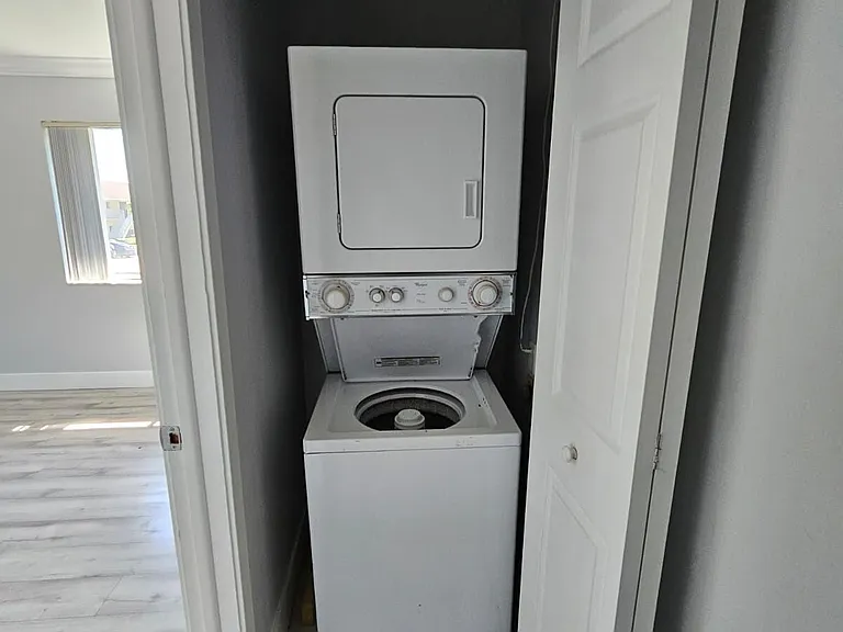 2148 Sherwood Forest Blvd #4 — Photo 32