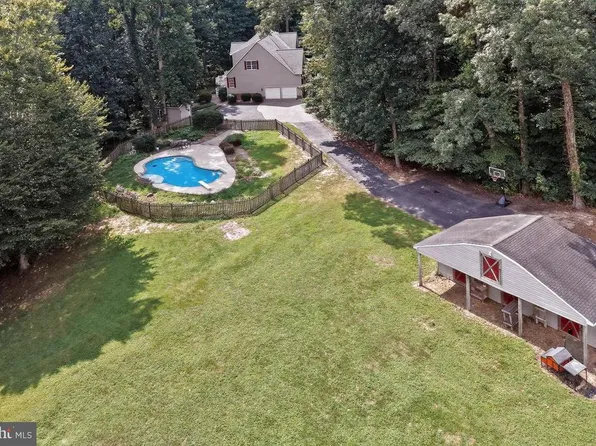6230 Nicole Dr, Saint Leonard, MD 20685