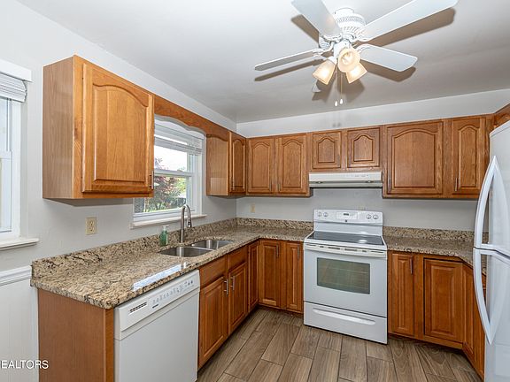 5th image of 1426 Anderson Ave