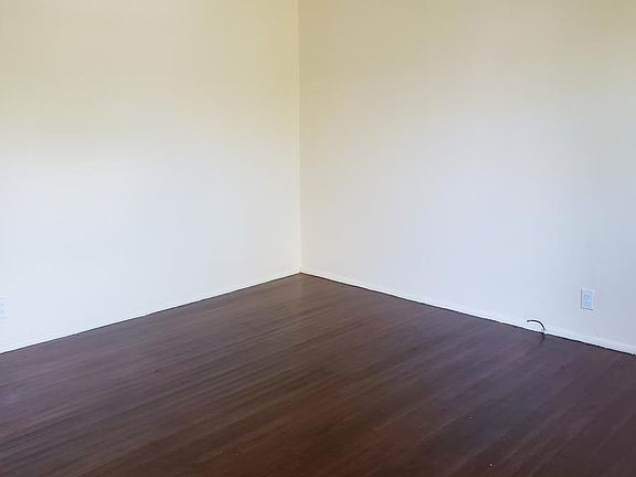 5th image of 915 S Castle St