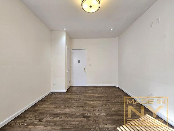 4th image of 2255 33rd St APT 5D