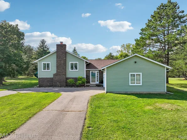 12126 Linden Rd, Linden, MI 48451