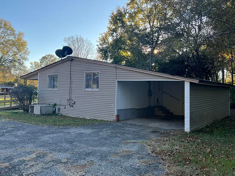 108 Grafton Dr — Photo 3
