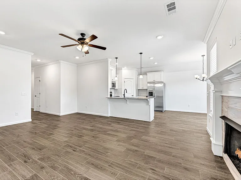 266 S Coventry Ave — Photo 5