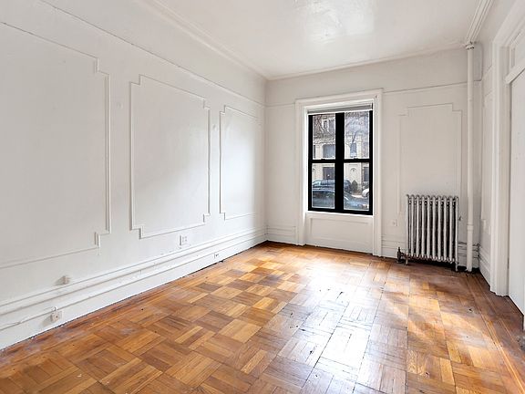 5th image of 411 Saint Johns Pl APT 1