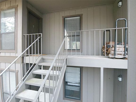 2nd image of 102 Cedar Ct SE #102