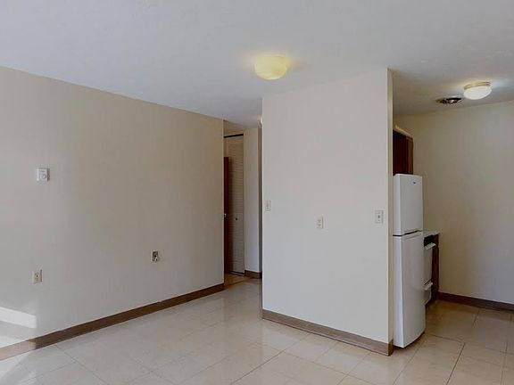 4th image of 710 W Dakota Ave #203