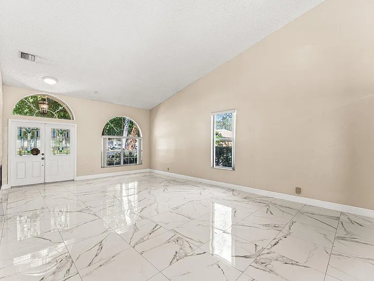5872 NW 73rd Ct — Photo 4