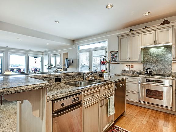 5th image of 2349 Harbor Ave SW Unit 604