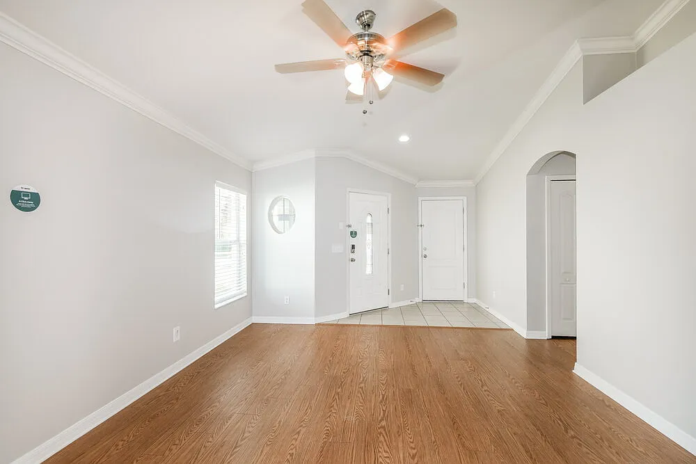 3 bed, 2.0 bath, 1271 sqft, $1,890 — Photo 4