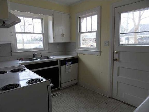 2nd image of 1712 14th St E