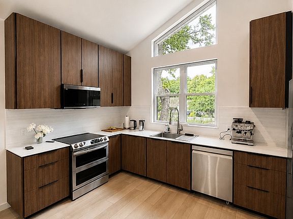 5th image of 20 Timberlane Dr