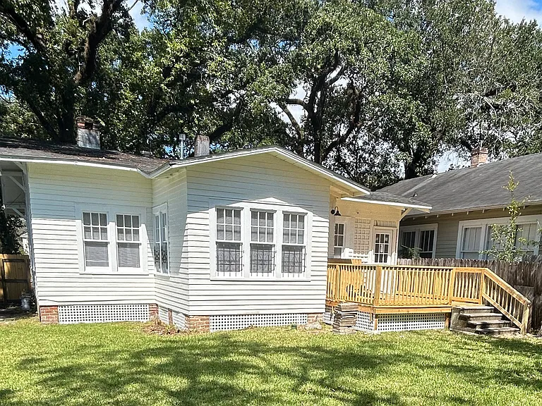 1907 Hunter Ave — Photo 2