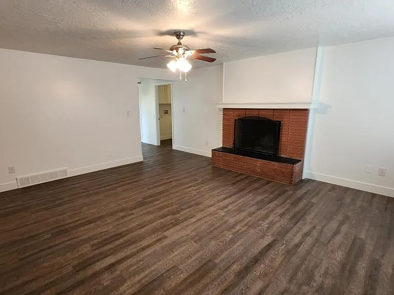 5774 S 2200 W — Photo 8