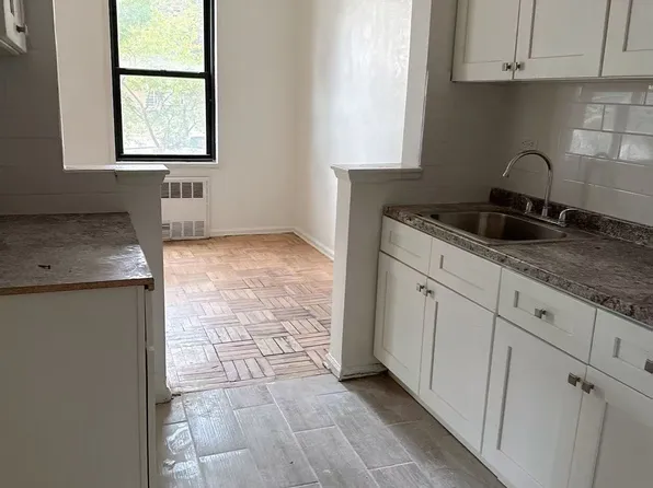 140-15 Holly Avenue image 1 of 3