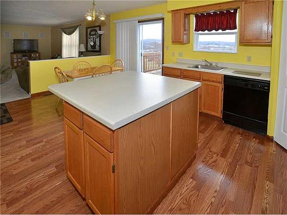 5th image of 146 Stratford Ct