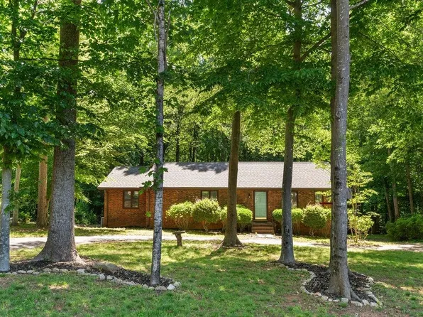 2 Bernhardt Dr, Spartanburg, SC 29302