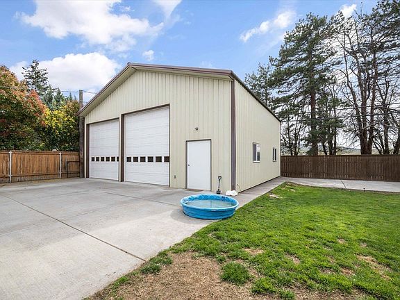 4th image of 389 Cottonwood Dr