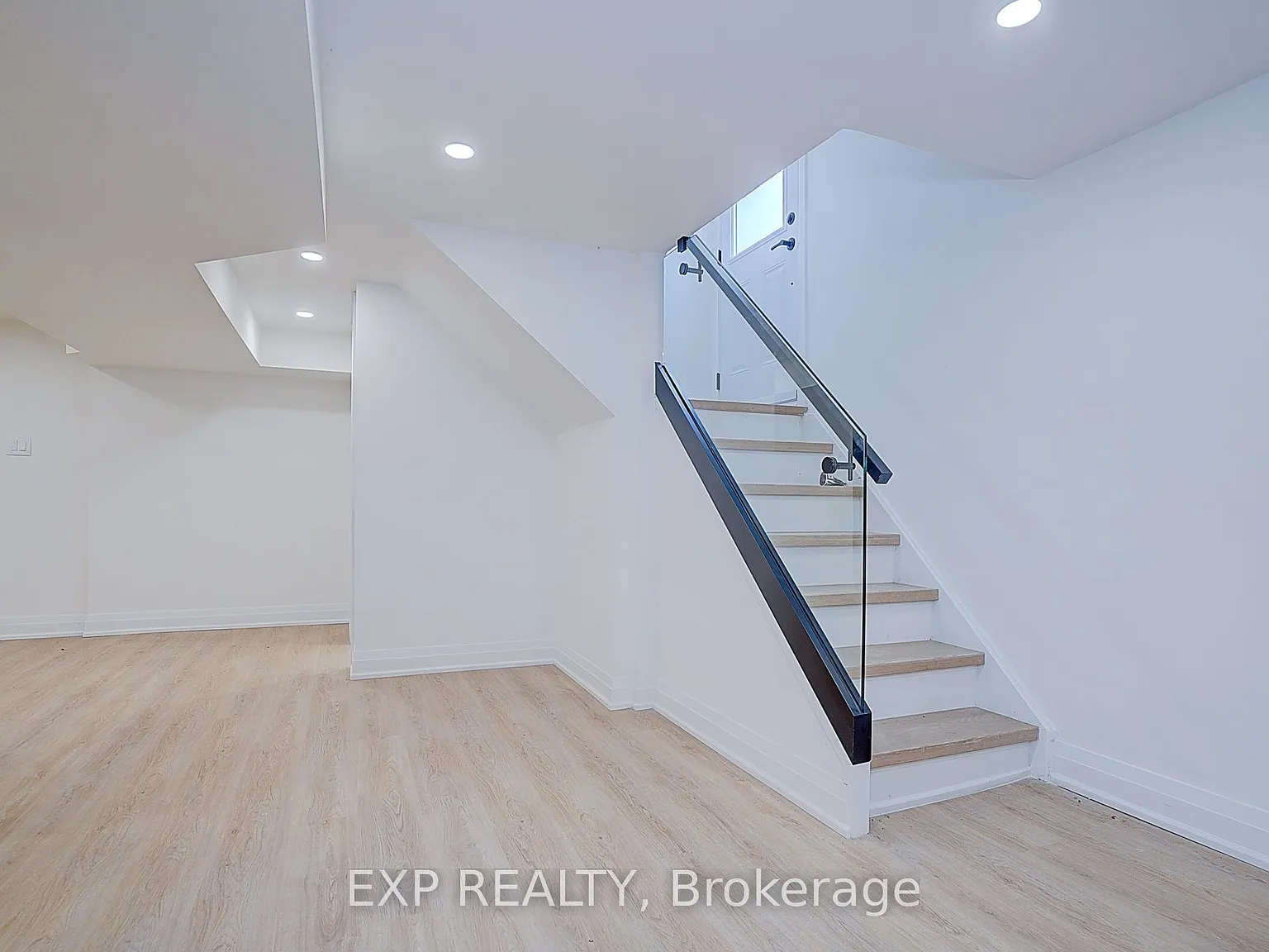 2 bed, $2,000 — Photo 4