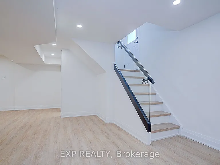 36 Vauxhall Dr #BASEMENT — Photo 4