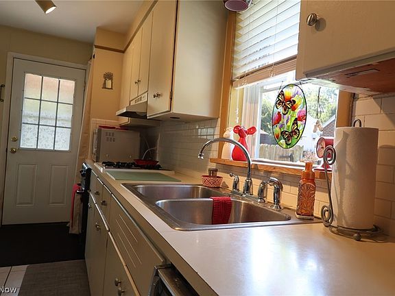 4th image of 1621 Union St