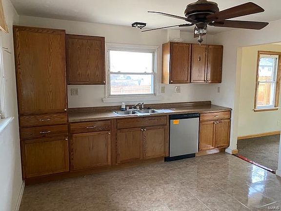 4th image of 3905 Hoffmeister Ave