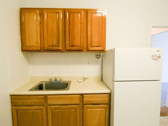 3rd image of 25424 Northern Blvd APT 2