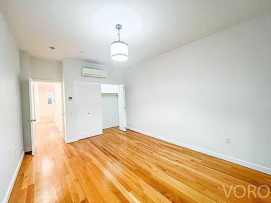 5th image of 476 Grand Ave